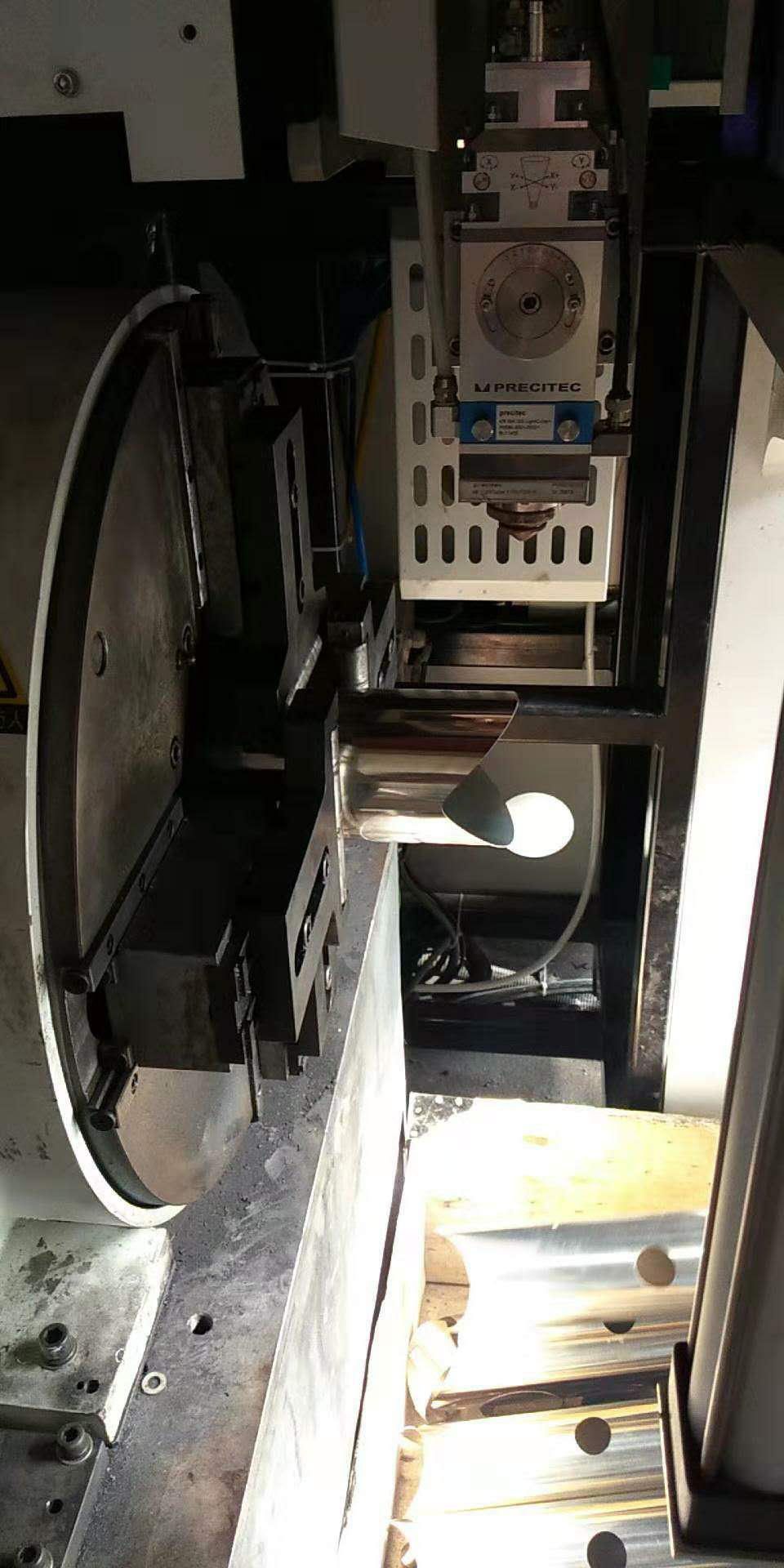 激光切管卡盤應(yīng)用現(xiàn)場(chǎng)